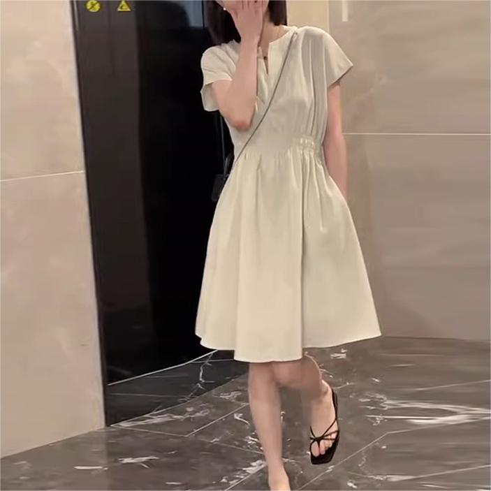 法式純色小V領收腰連身裙