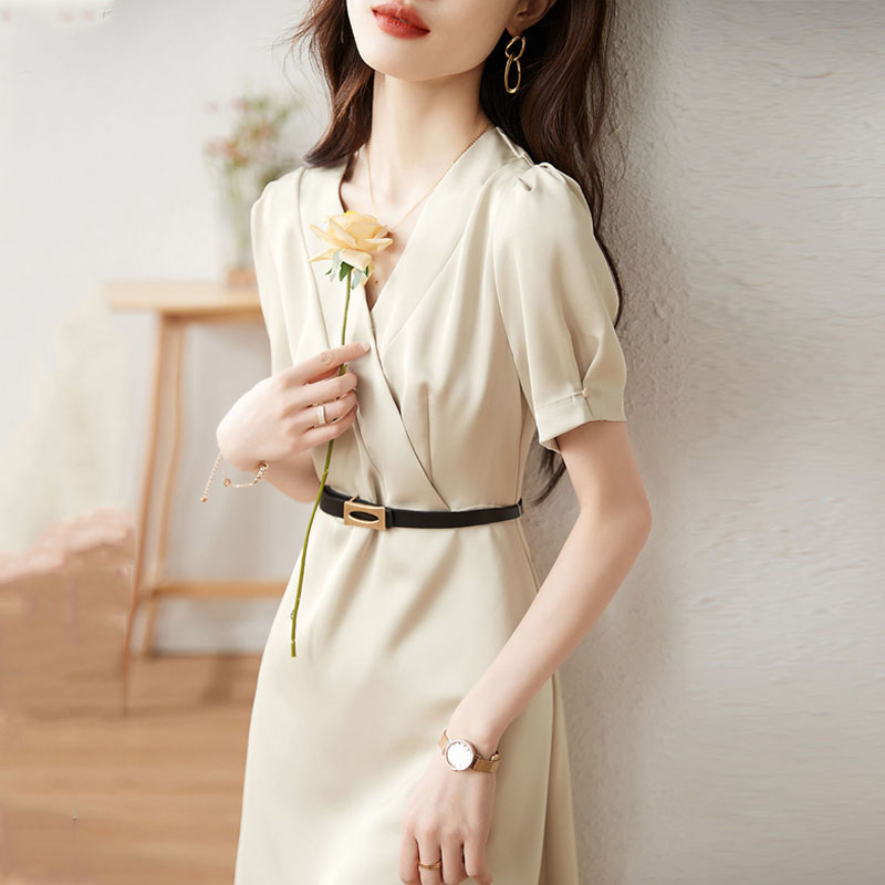 簡約淑女V領收腰連身裙