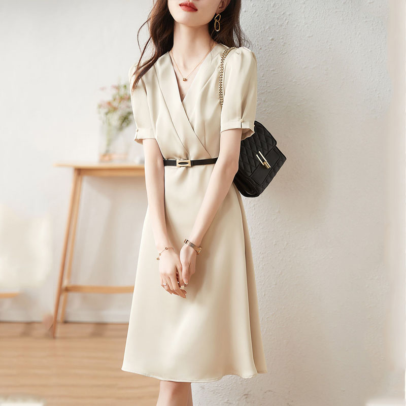 簡約淑女V領收腰連身裙