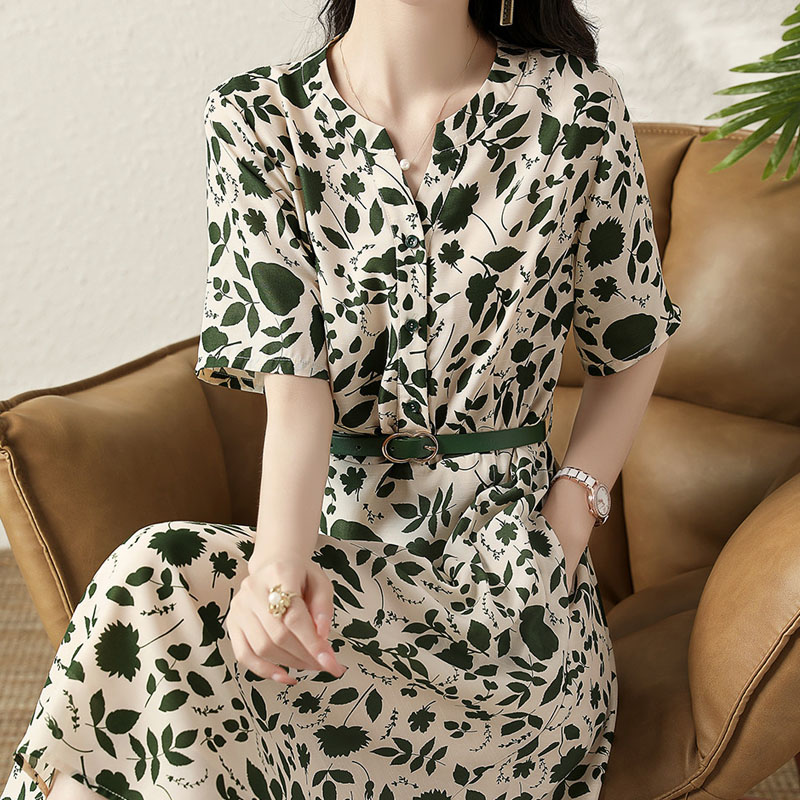 氣質V領收腰碎花連身裙