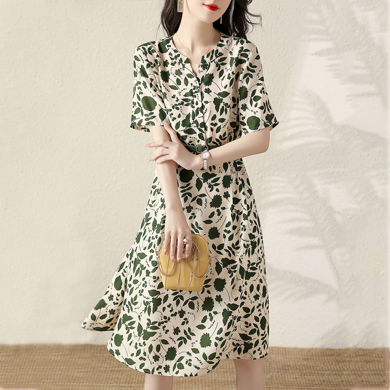 氣質V領收腰碎花連身裙