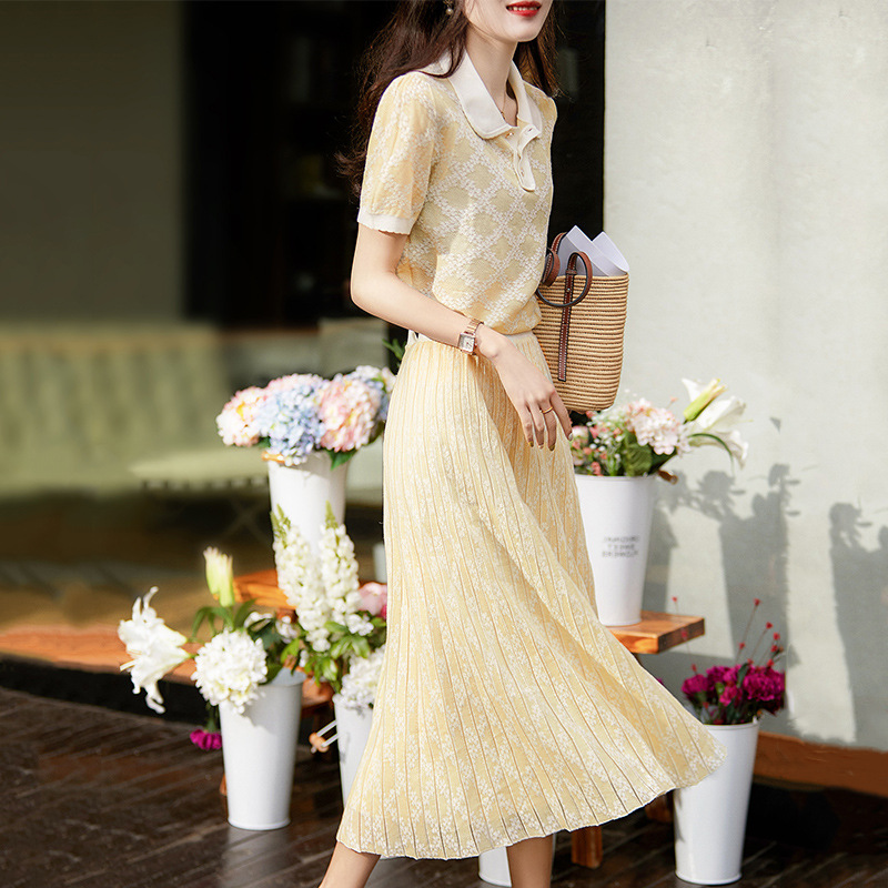 夏季奶油黃娃娃領T恤+鬆緊半裙套裝