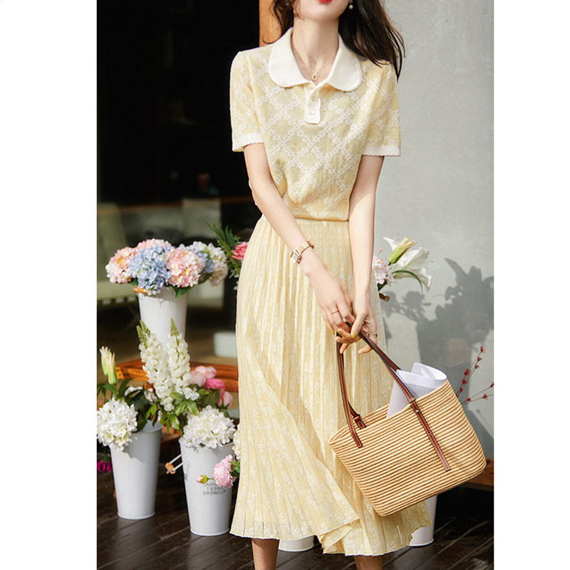 夏季奶油黃娃娃領T恤+鬆緊半裙套裝