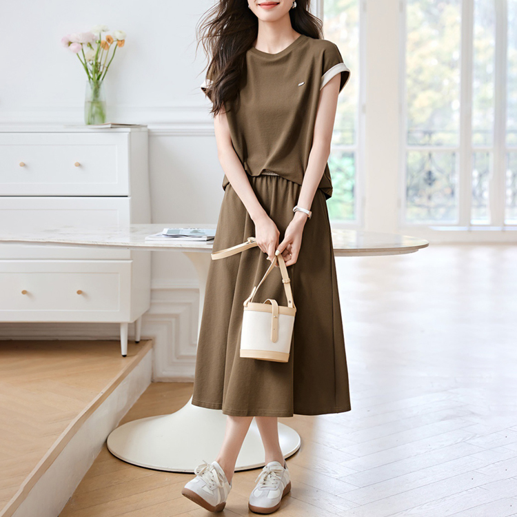 撞色後背開叉T恤+百褶半裙套裝