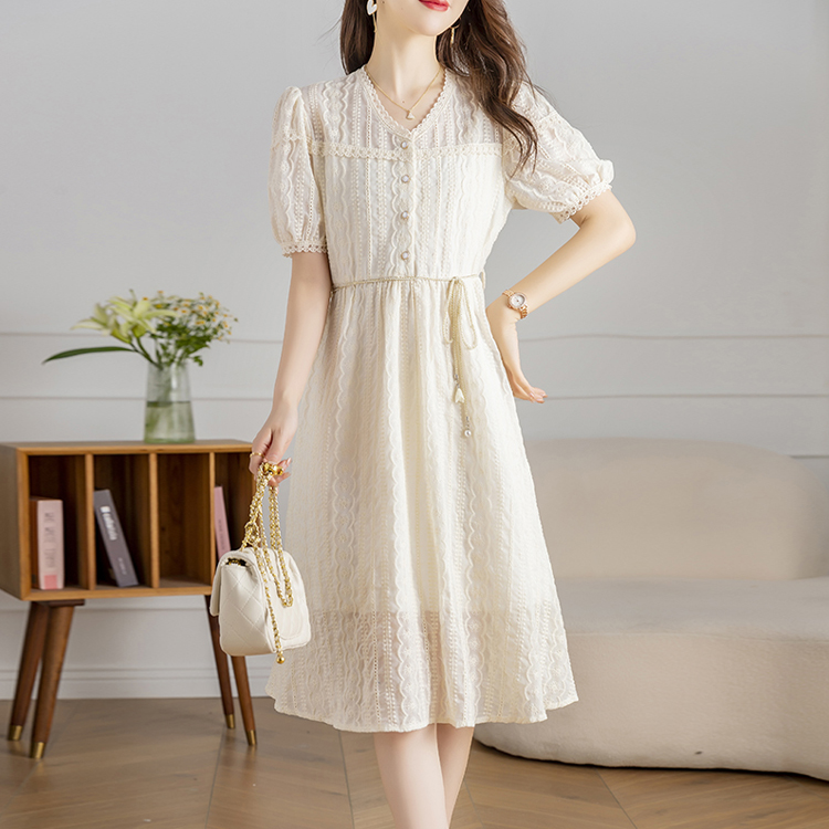 夏季V領收腰中長款蕾絲連衣裙