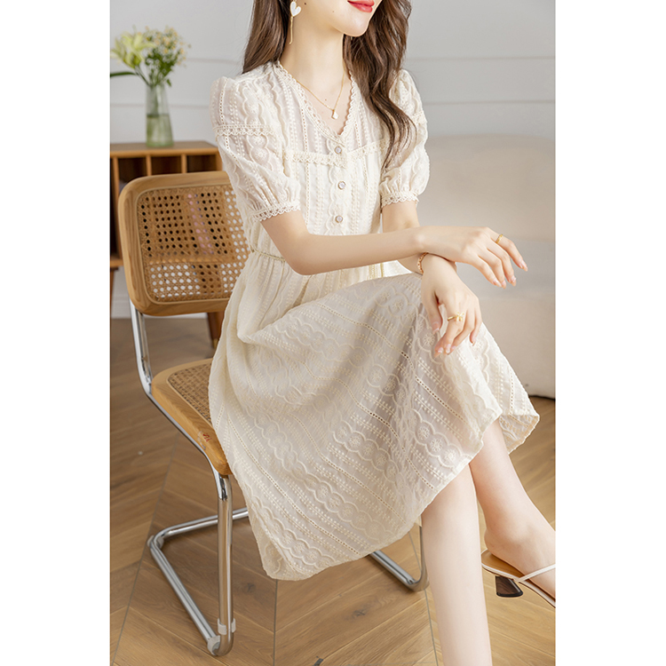 夏季V領收腰中長款蕾絲連衣裙