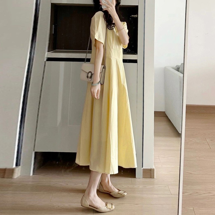 夏季鵝黃色方領顯瘦氣質連衣裙