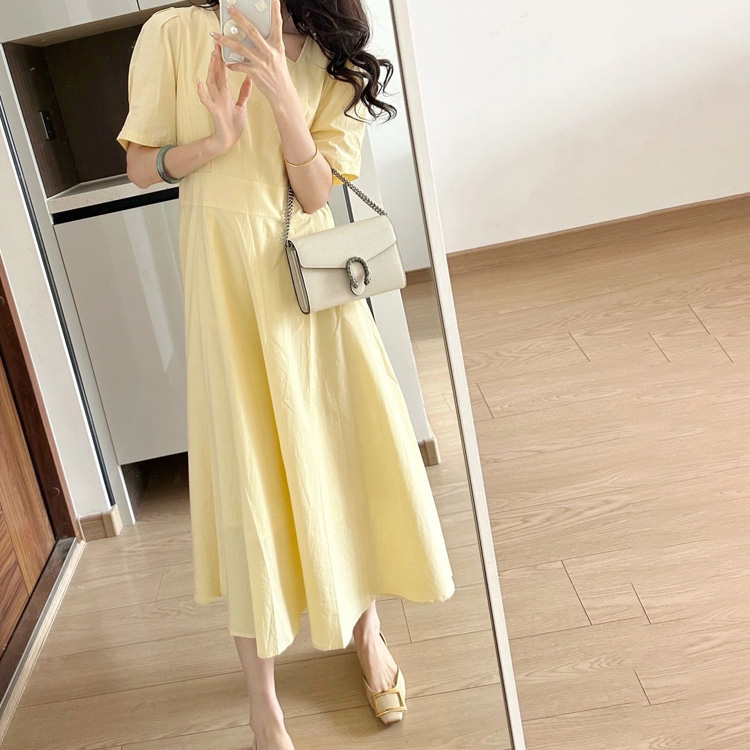 夏季鵝黃色方領顯瘦氣質連衣裙