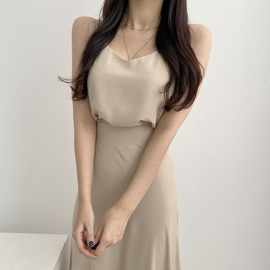 氣質純色吊帶背心+半身裙兩件套