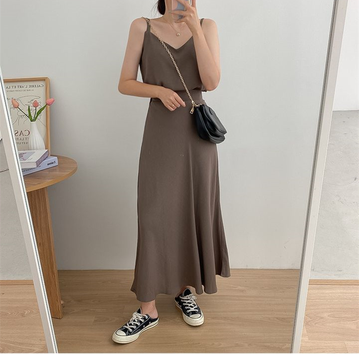 氣質純色吊帶背心+半身裙兩件套