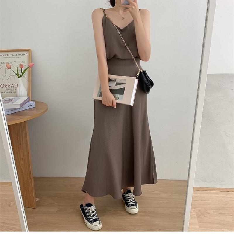 氣質純色吊帶背心+半身裙兩件套