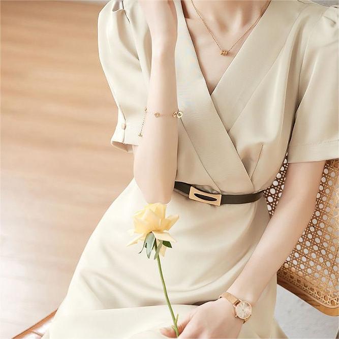 簡約氣質純色V領收腰連身裙