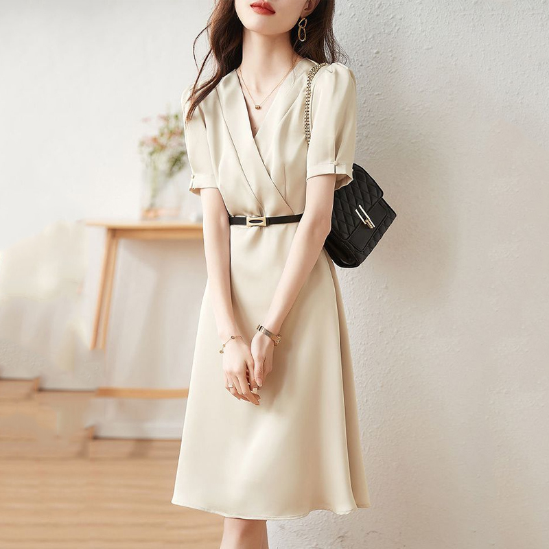 簡約氣質純色V領收腰連身裙