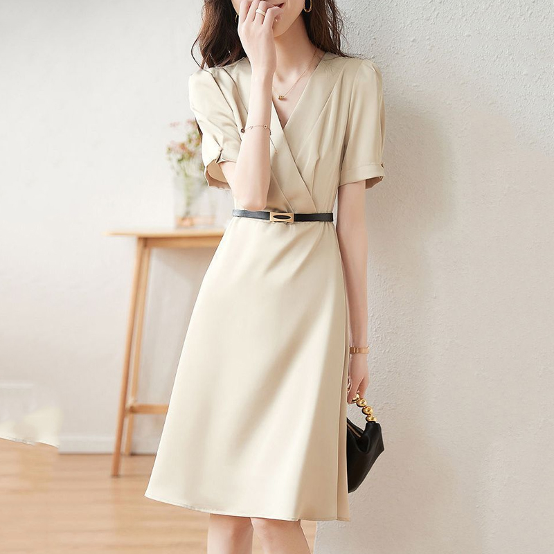 簡約氣質純色V領收腰連身裙