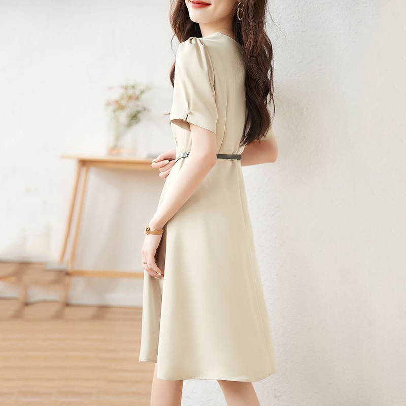 簡約氣質純色V領收腰連身裙