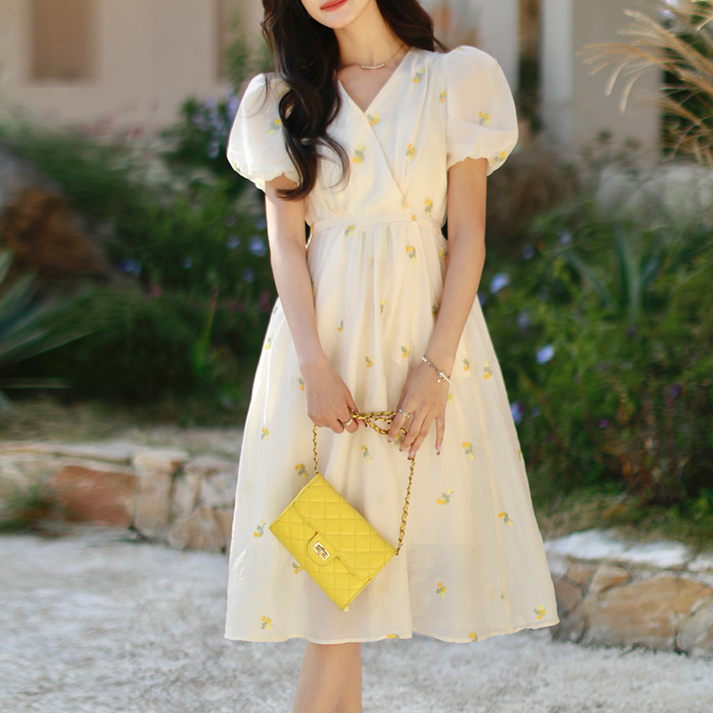 法式刺繡高腰泡泡袖洋裝