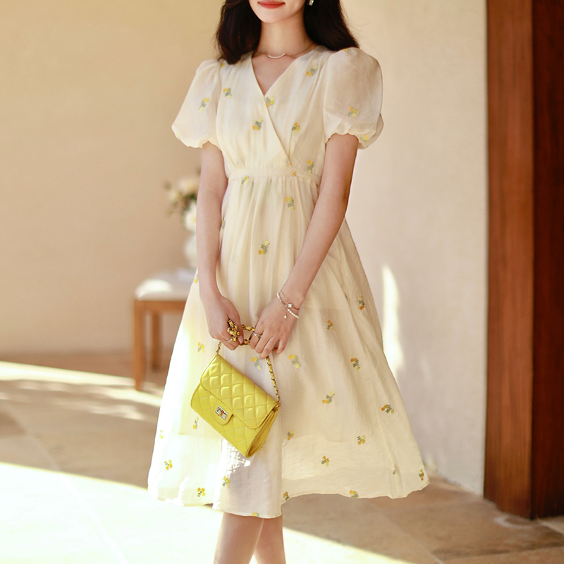 法式刺繡高腰泡泡袖洋裝