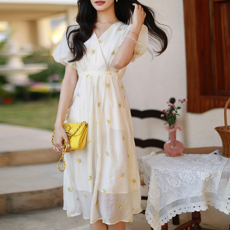 法式刺繡高腰泡泡袖洋裝