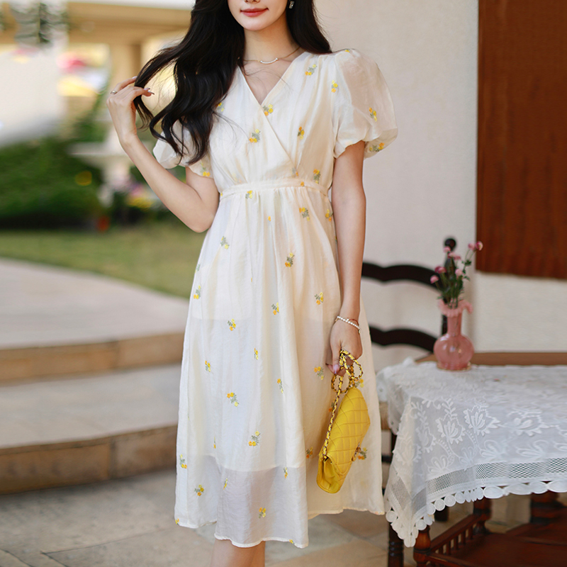 法式刺繡高腰泡泡袖洋裝