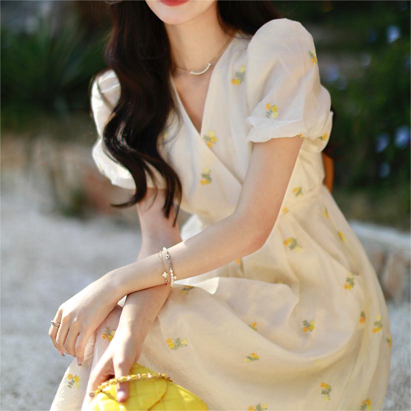 法式刺繡高腰泡泡袖洋裝