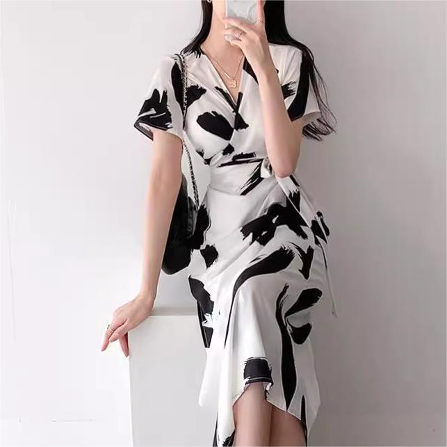 復古水墨畫繫帶收腰連身裙