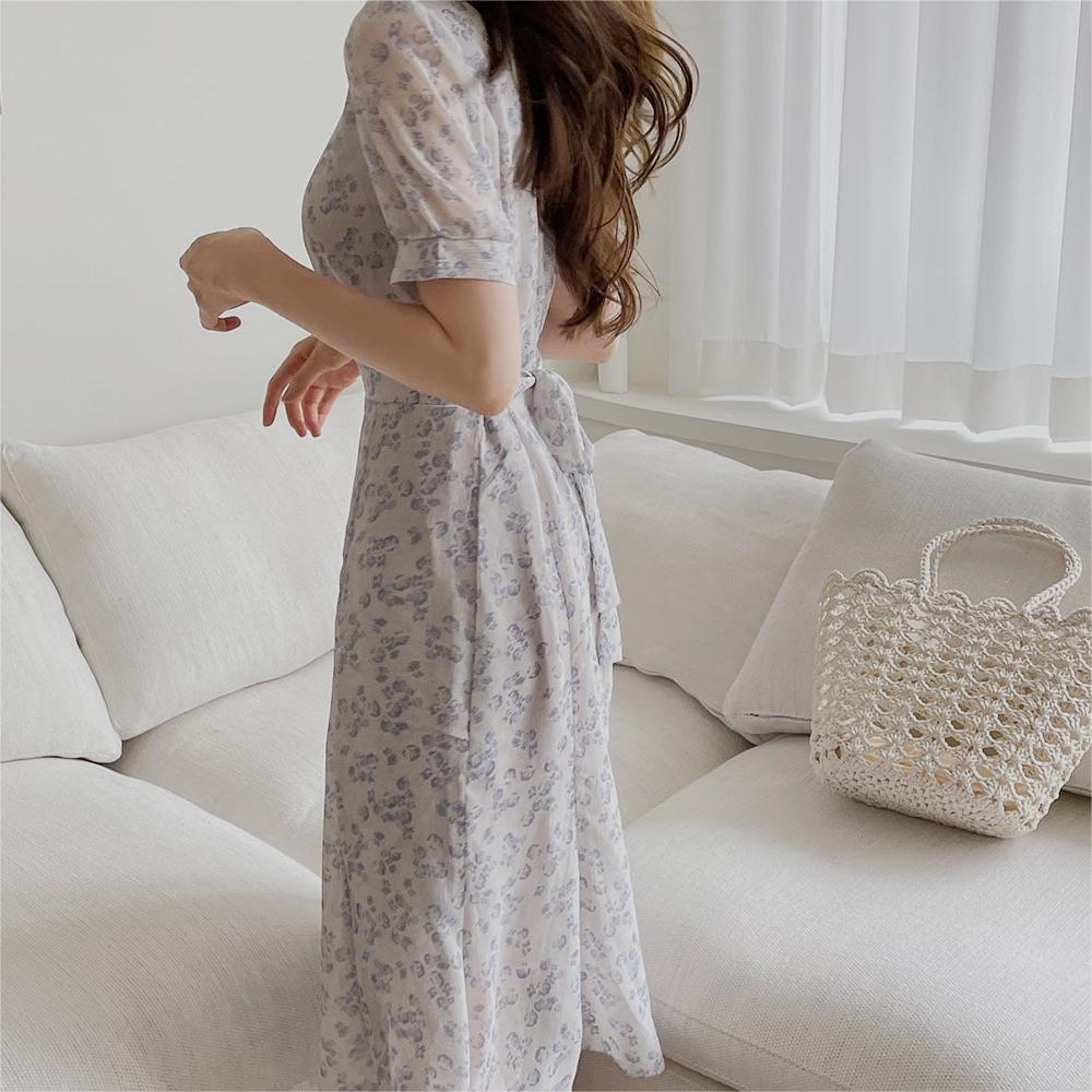 優雅方領碎花背繫帶收腰泡泡袖連身裙