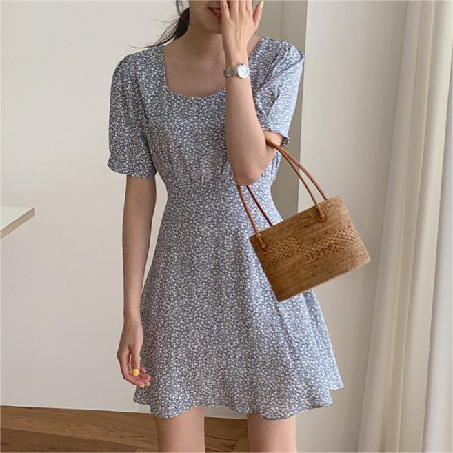 溫柔風方領收腰泡泡袖碎花連身裙