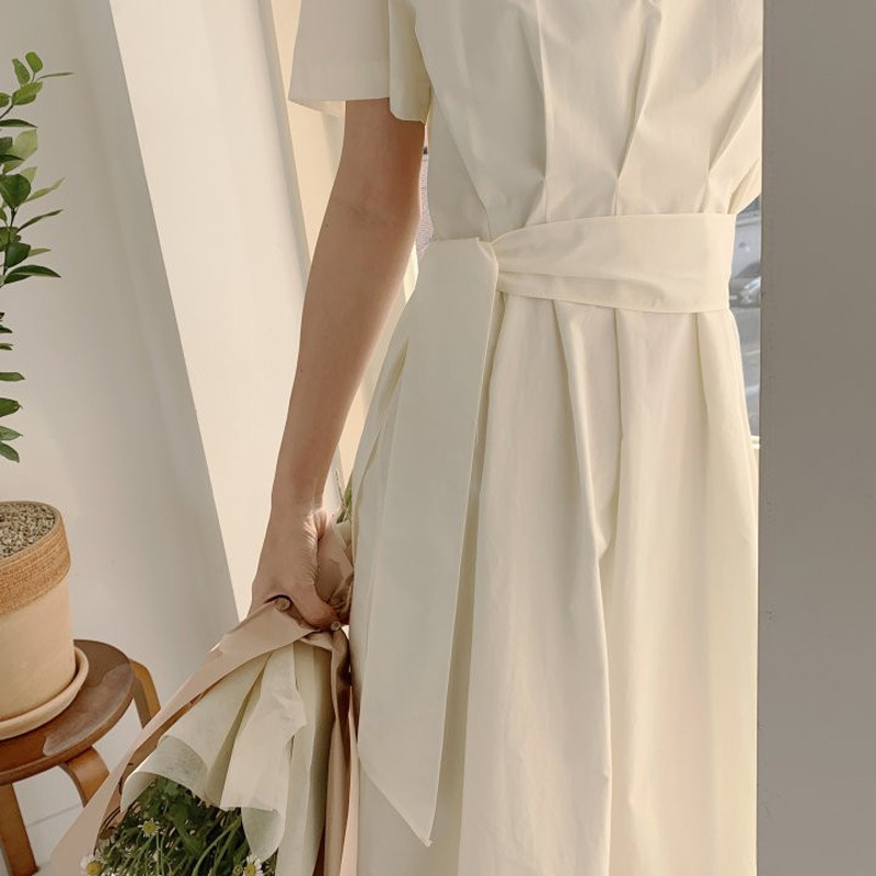 甜美純色圓領收腰連身裙