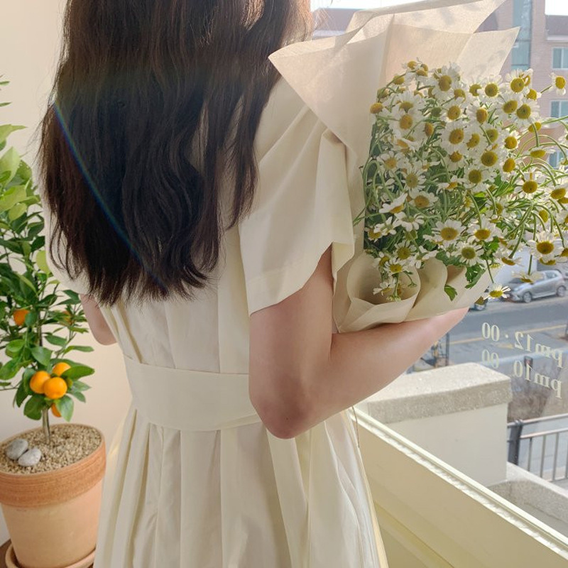 甜美純色圓領收腰連身裙