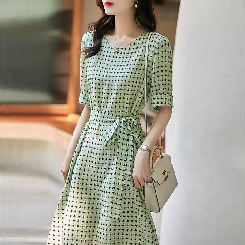 百搭棋盤繫帶收腰桑蠶絲洋裝