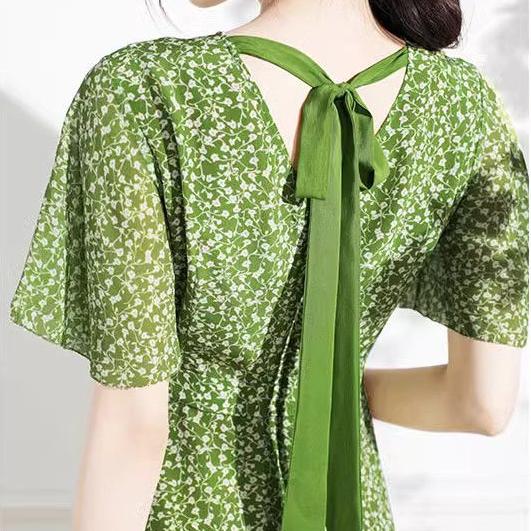 法式碎花V領泡泡袖連身裙