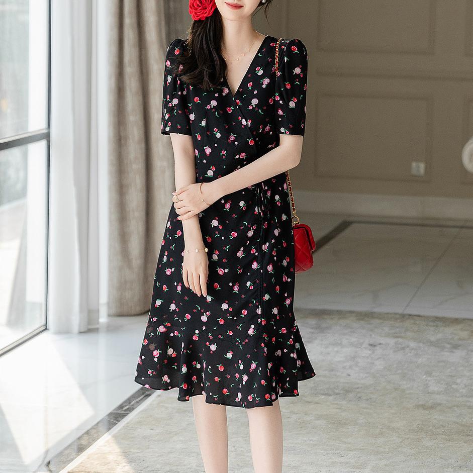 清甜碎花V領抽繩洋裝