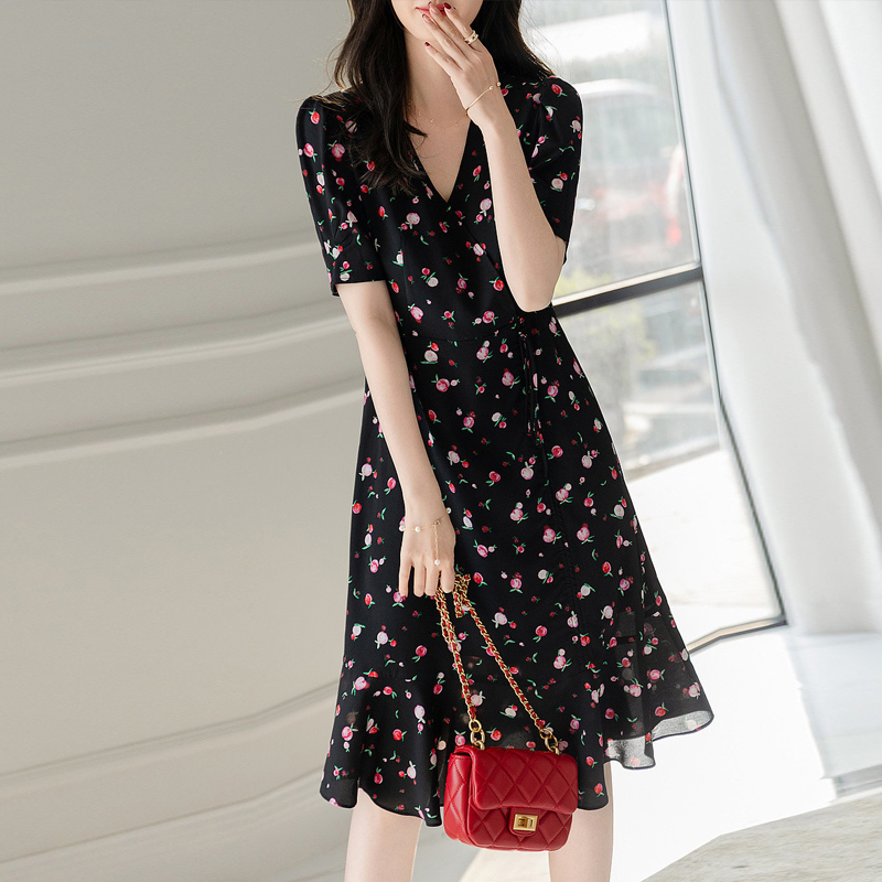 清甜碎花V領抽繩洋裝