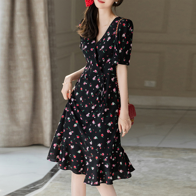 清甜碎花V領抽繩洋裝