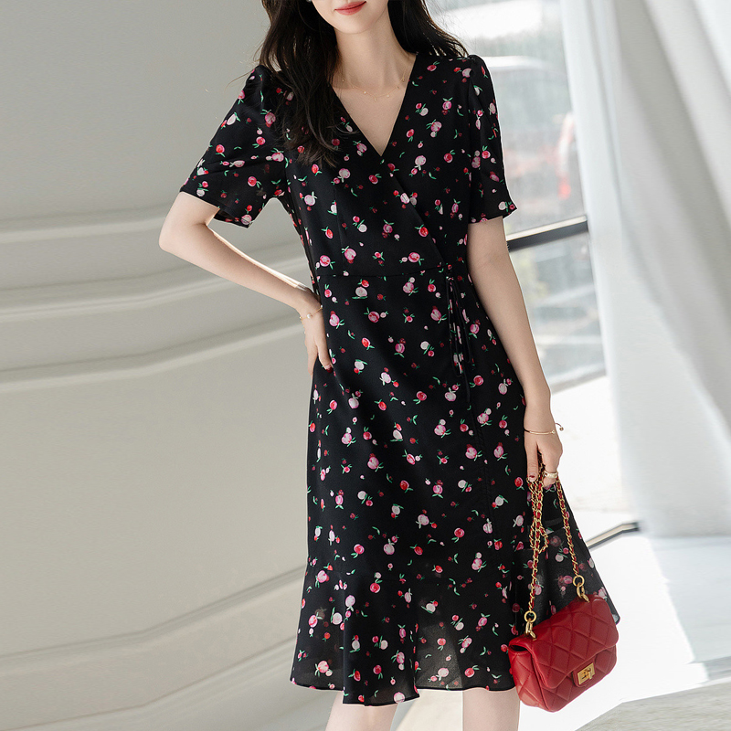 清甜碎花V領抽繩洋裝