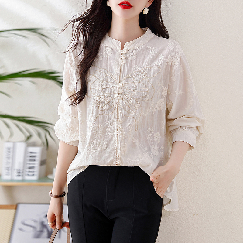 百搭蝴蝶刺繡長袖襯衫