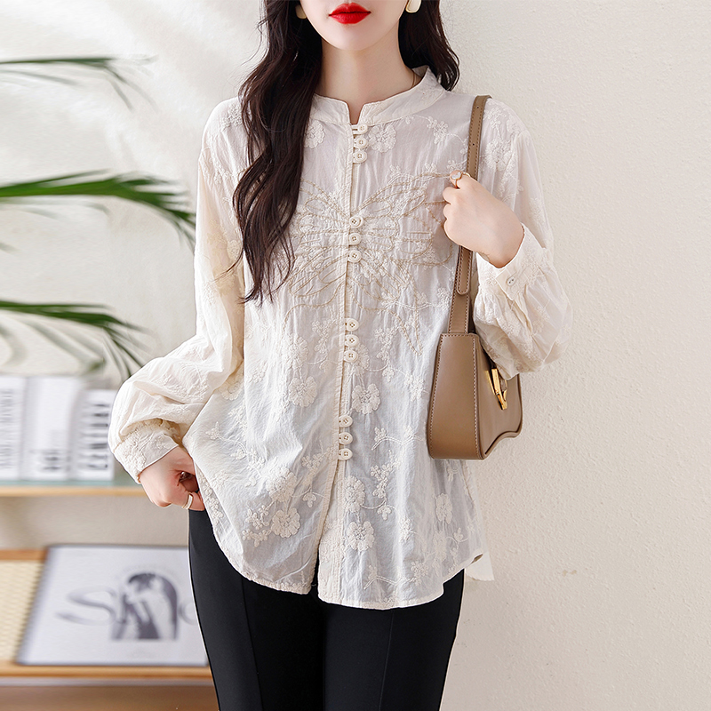 百搭蝴蝶刺繡長袖襯衫