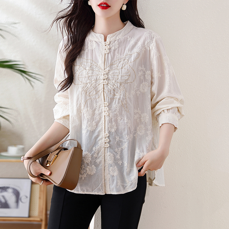 百搭蝴蝶刺繡長袖襯衫