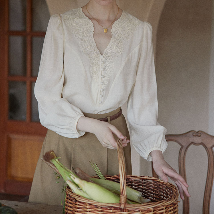 法式重工刺繡V領長袖襯衫