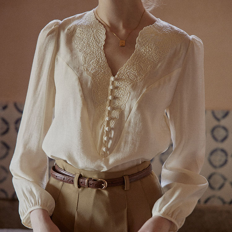 法式重工刺繡V領長袖襯衫