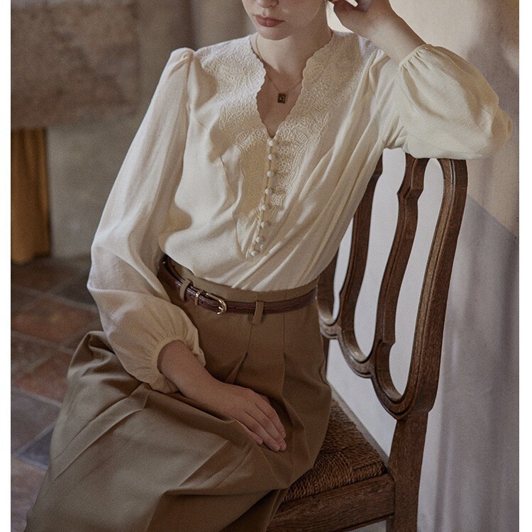 法式重工刺繡V領長袖襯衫