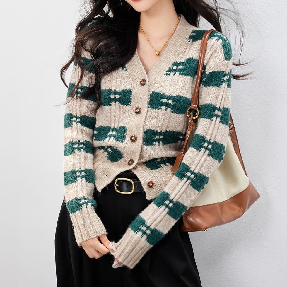 早秋格子條紋V領針織開襟衫