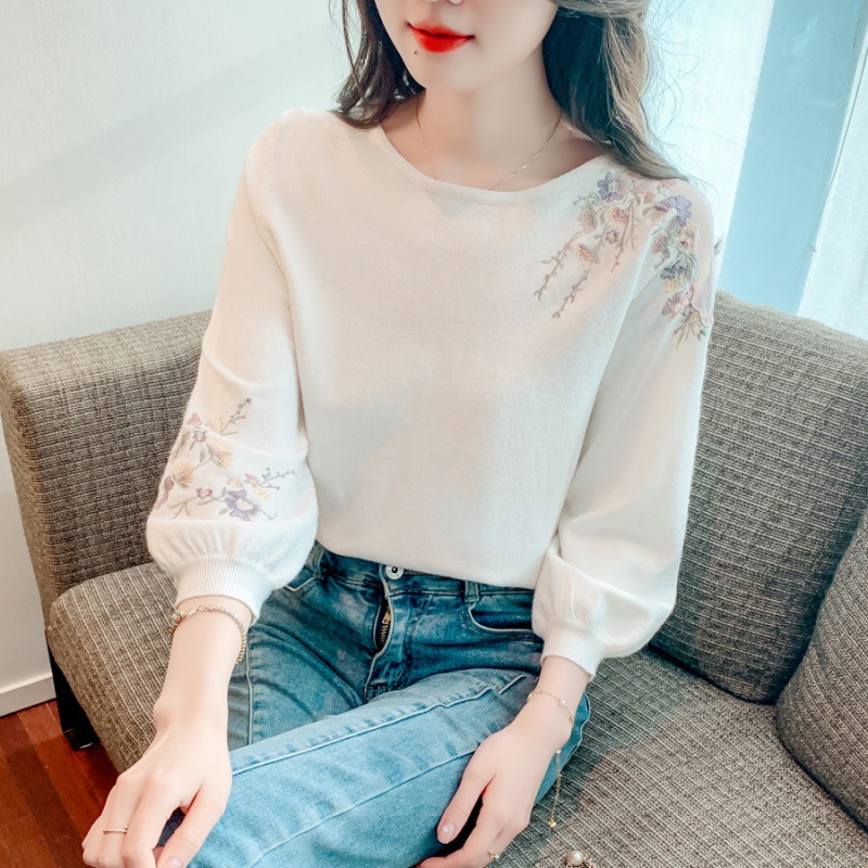 甜美小清新花朵圓領套頭刺繡針織衫