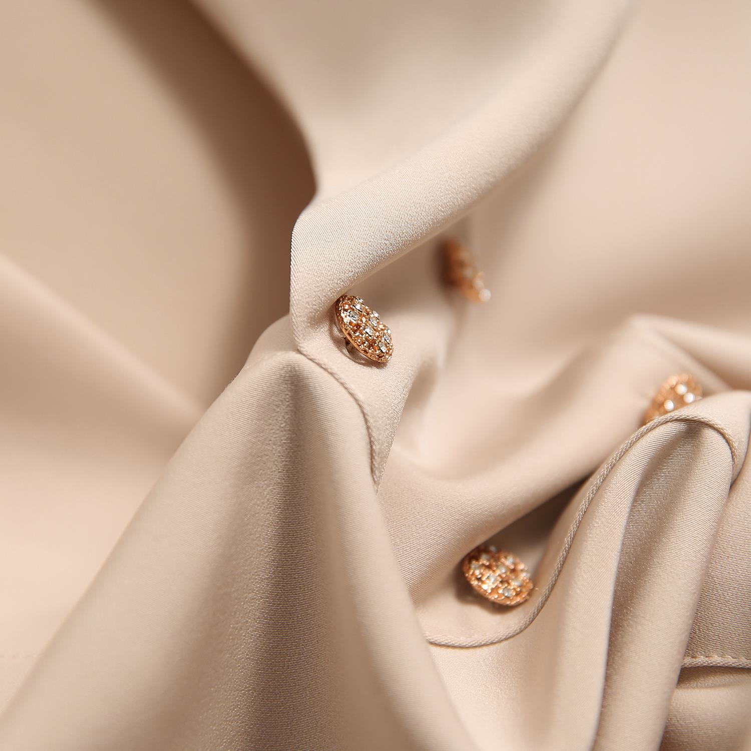 通勤V領鑲鑽雙排扣壓褶襯衫