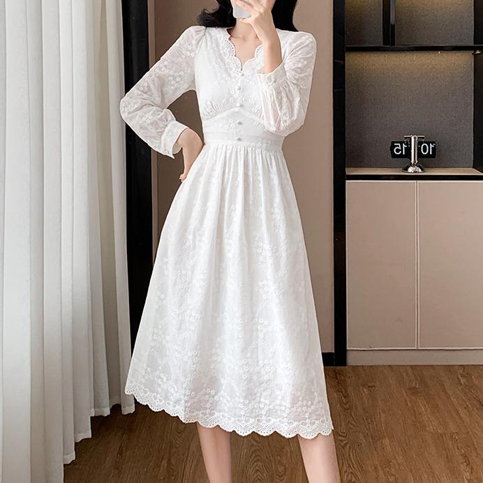 溫柔風刺繡V領A字洋裝