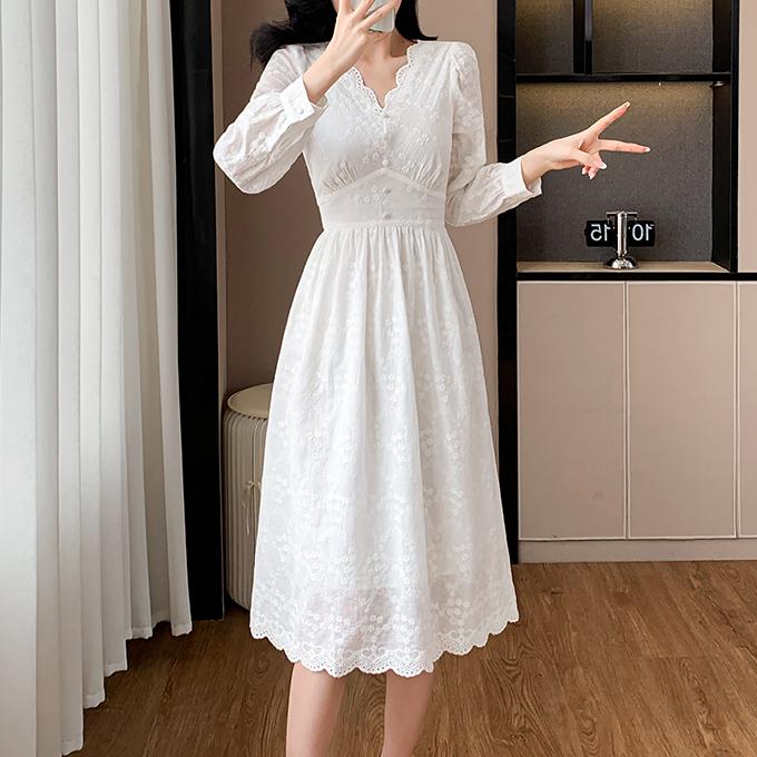 溫柔風刺繡V領A字洋裝
