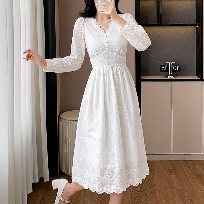 溫柔風刺繡V領A字洋裝