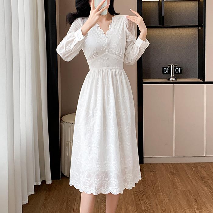 溫柔風刺繡V領A字洋裝