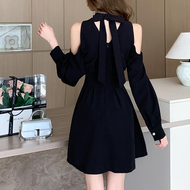 赫本風掛脖露肩收腰長袖洋裝