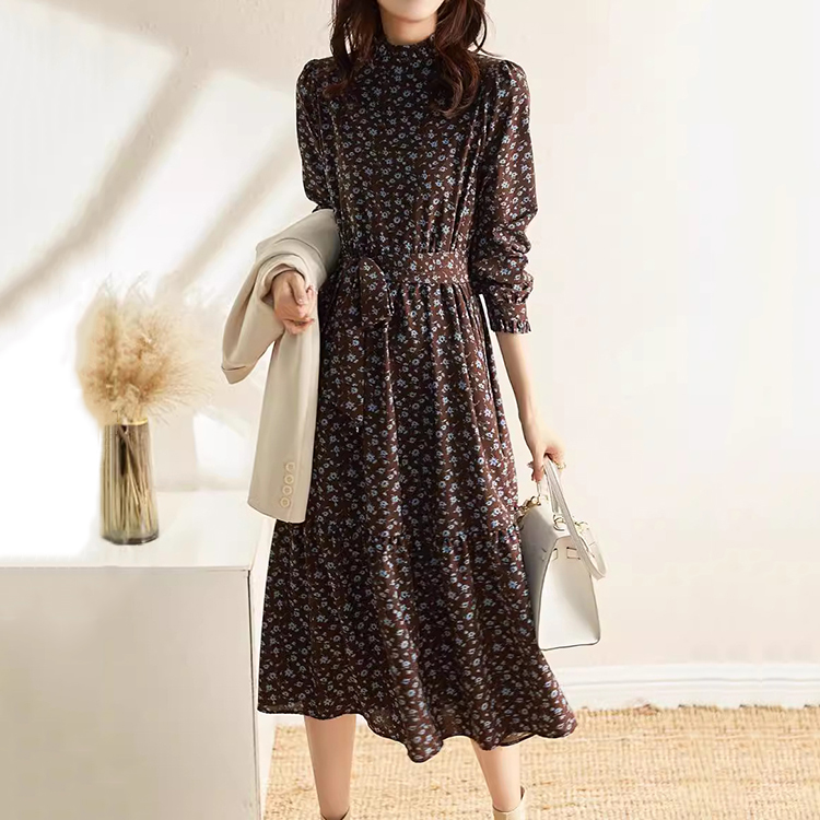 溫柔木耳邊立領碎花繫帶收腰連身裙